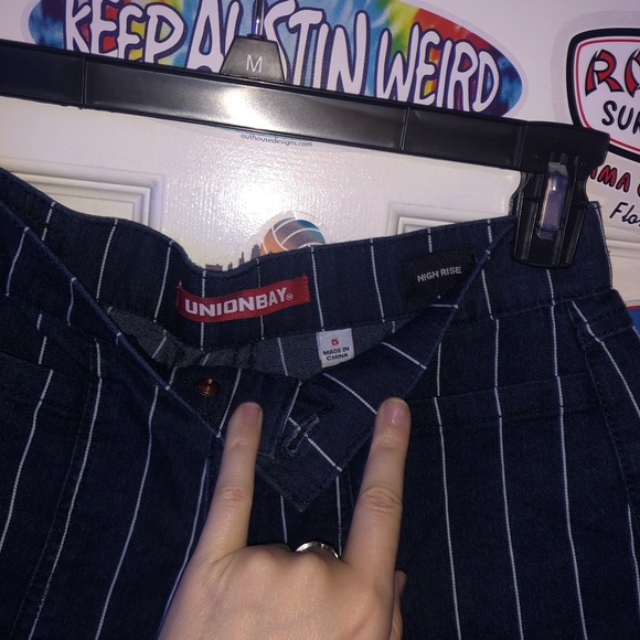 HIGH RISE, STRIPED JEAN SHORTS!!🔥🔥 - Picture 5 of 5